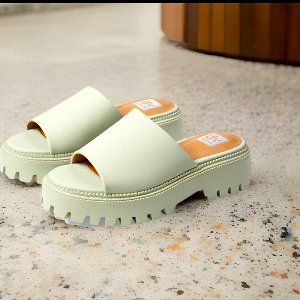 DV Dolce Vita® Liliah. Leather Comfy Slip Ons W/Thermoplastic Runner Soles Sz 9